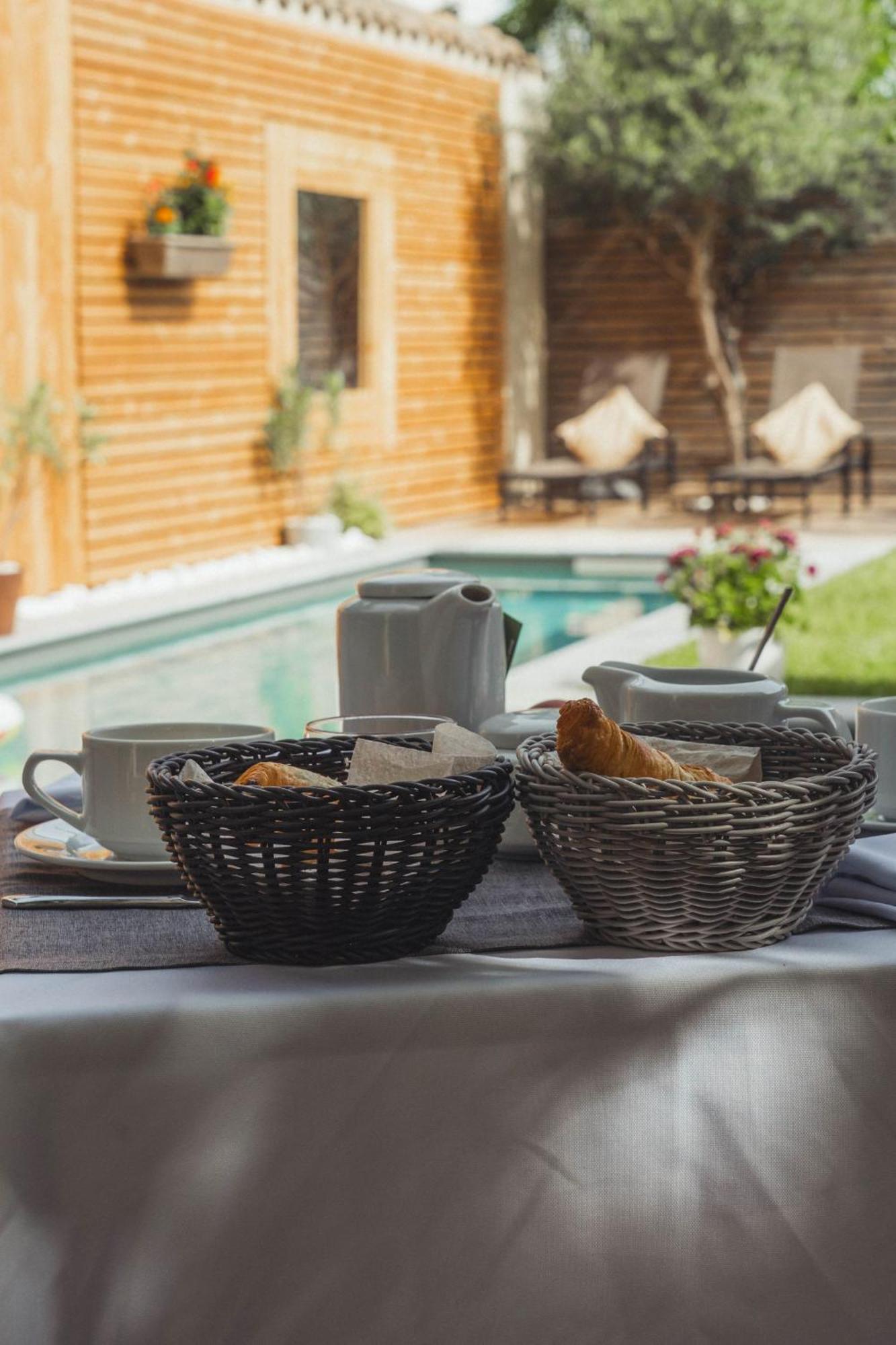 La Domitia - Maison D'Hotes, Massages & Bien-Etre Montbazin Eksteriør billede